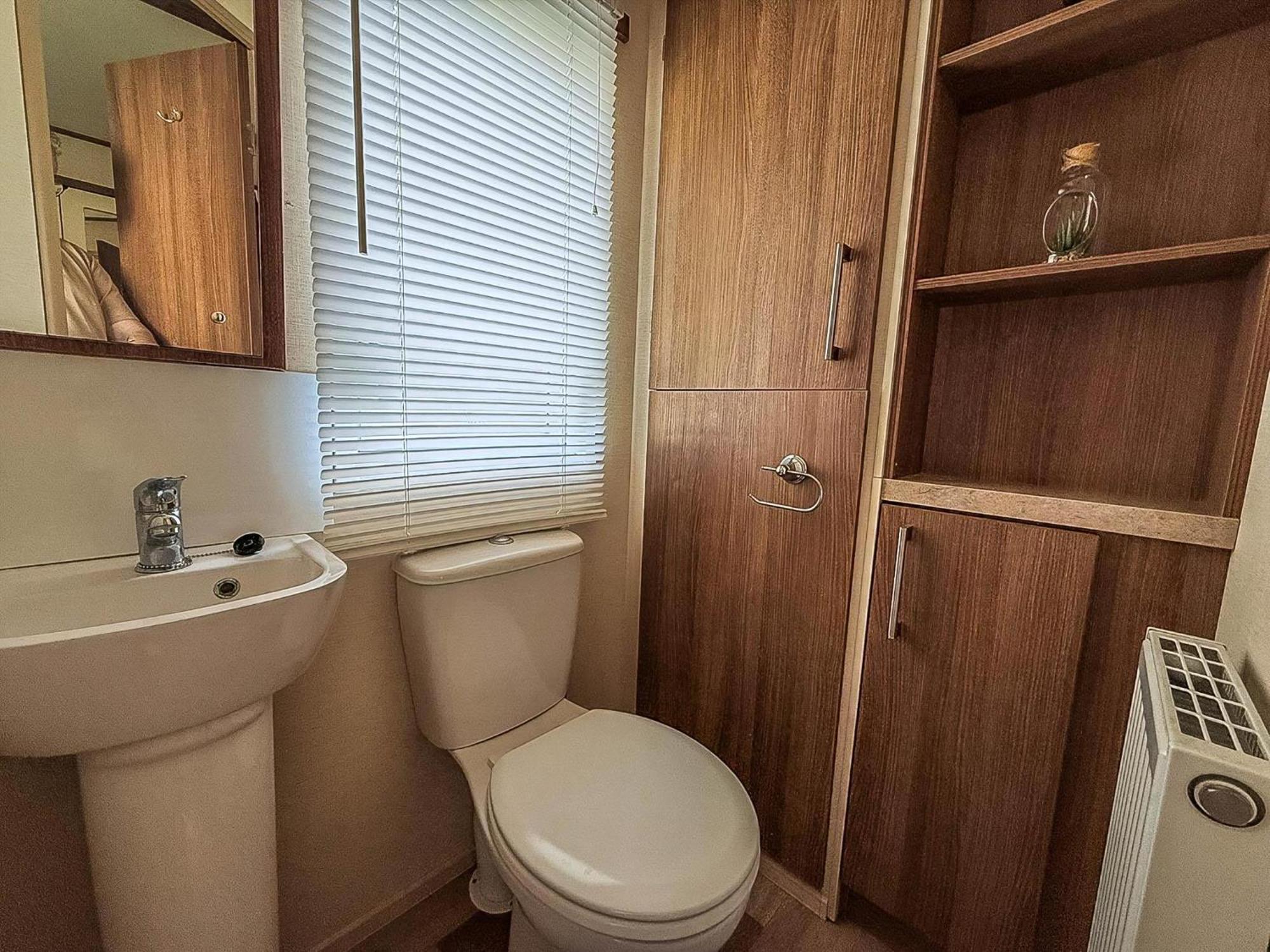 Gorgeous 6 Berth Caravan With Decking And Wi-Fi At Broadland Sands Ref 20377Bs Hopton on Sea المظهر الخارجي الصورة